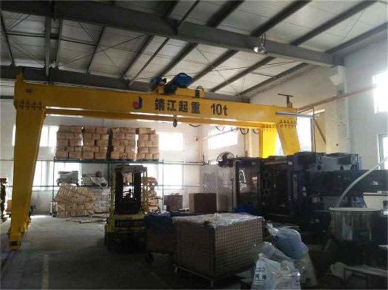 移動(dòng)式雙梁門吊.jpg 移動(dòng)式雙梁門吊.jpg