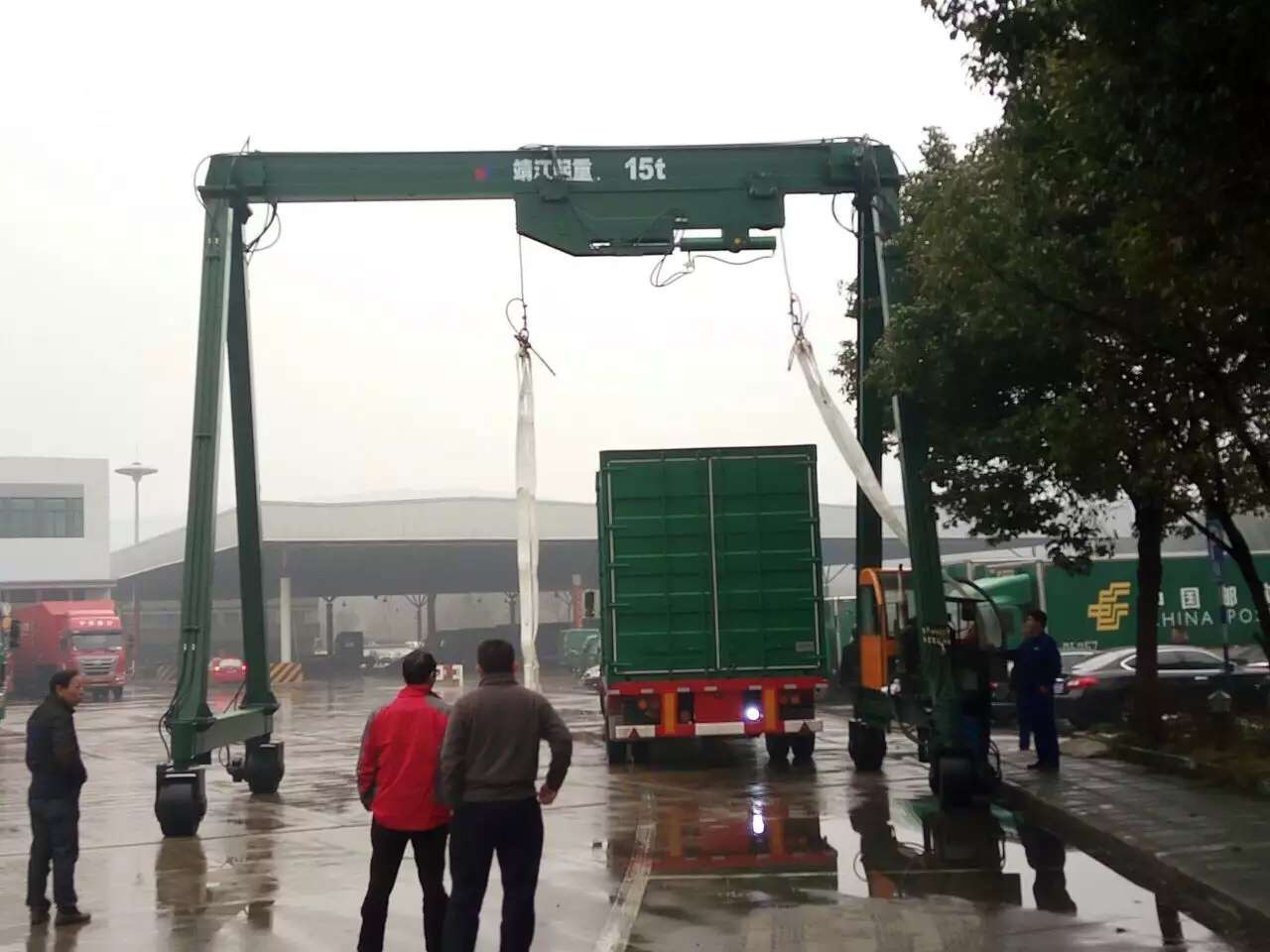 輪胎式集裝箱龍門吊(南京佛車物流).jpg 輪胎式集裝箱龍門吊(南京佛車物流).jpg