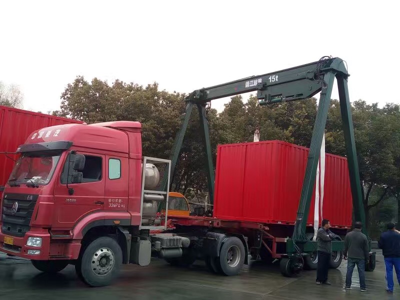 集裝箱門式起重機2.jpg 集裝箱門式起重機2.jpg