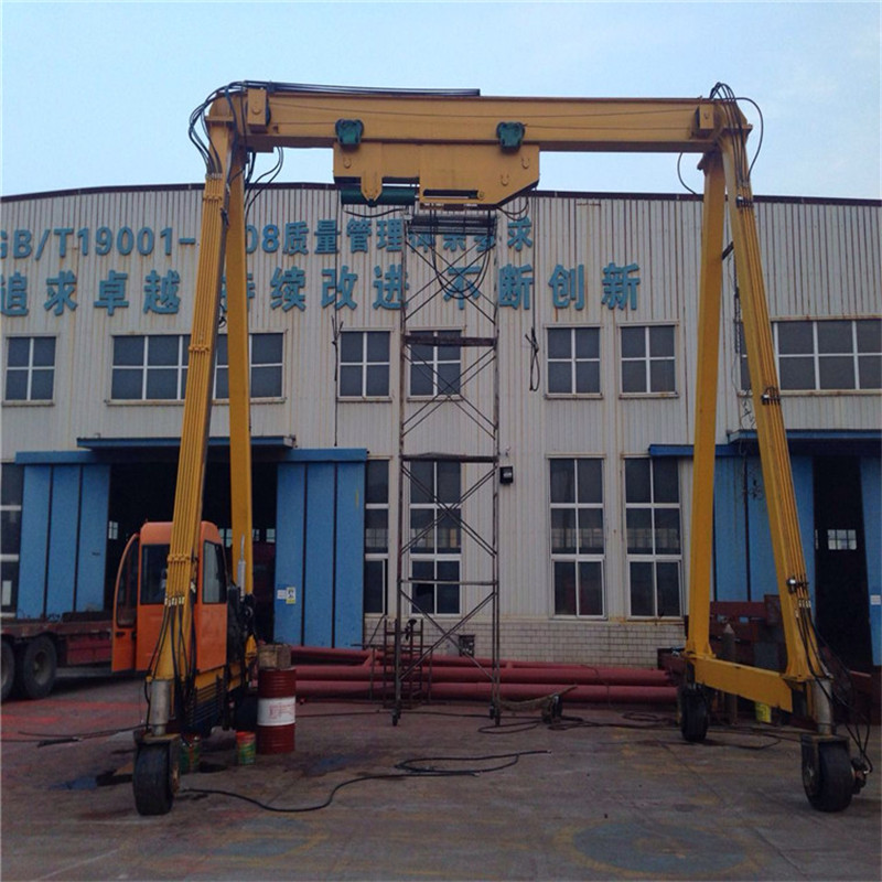 輪胎式移動門式起重機(jī).jpg 輪胎式移動門式起重機(jī).jpg